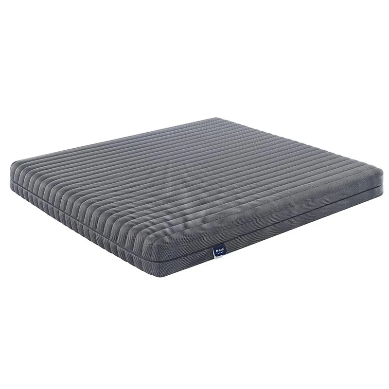 Pustende skummadrass med høy tetthet